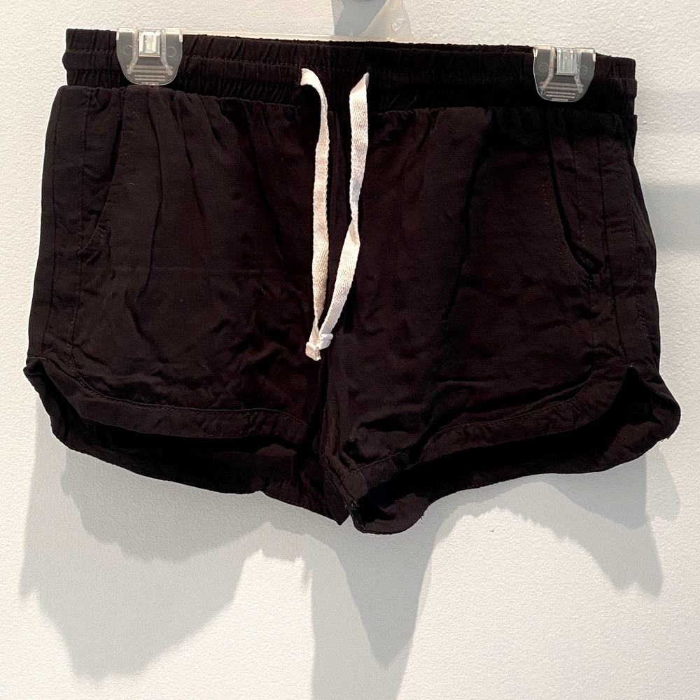 Ardene • Black mini short with elastic waist